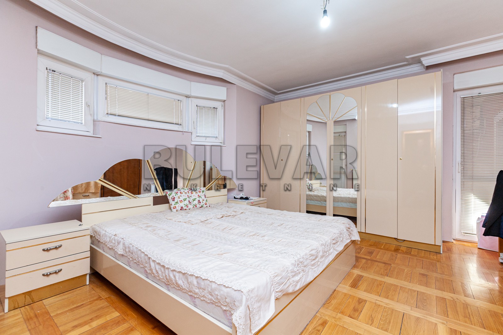 četvorosobna kuća, 450 m2, Centar, Jug Bogdanova ID: p-05303 22