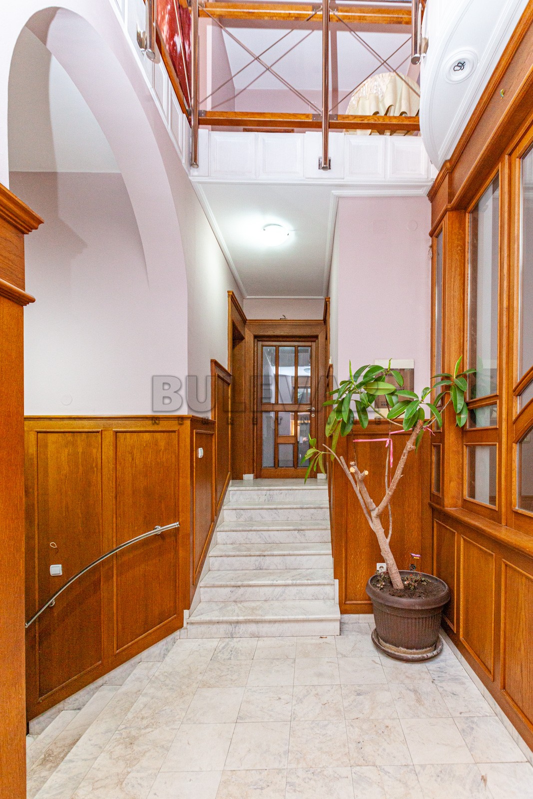 četvorosobna kuća, 450 m2, Centar, Jug Bogdanova ID: p-05303 16