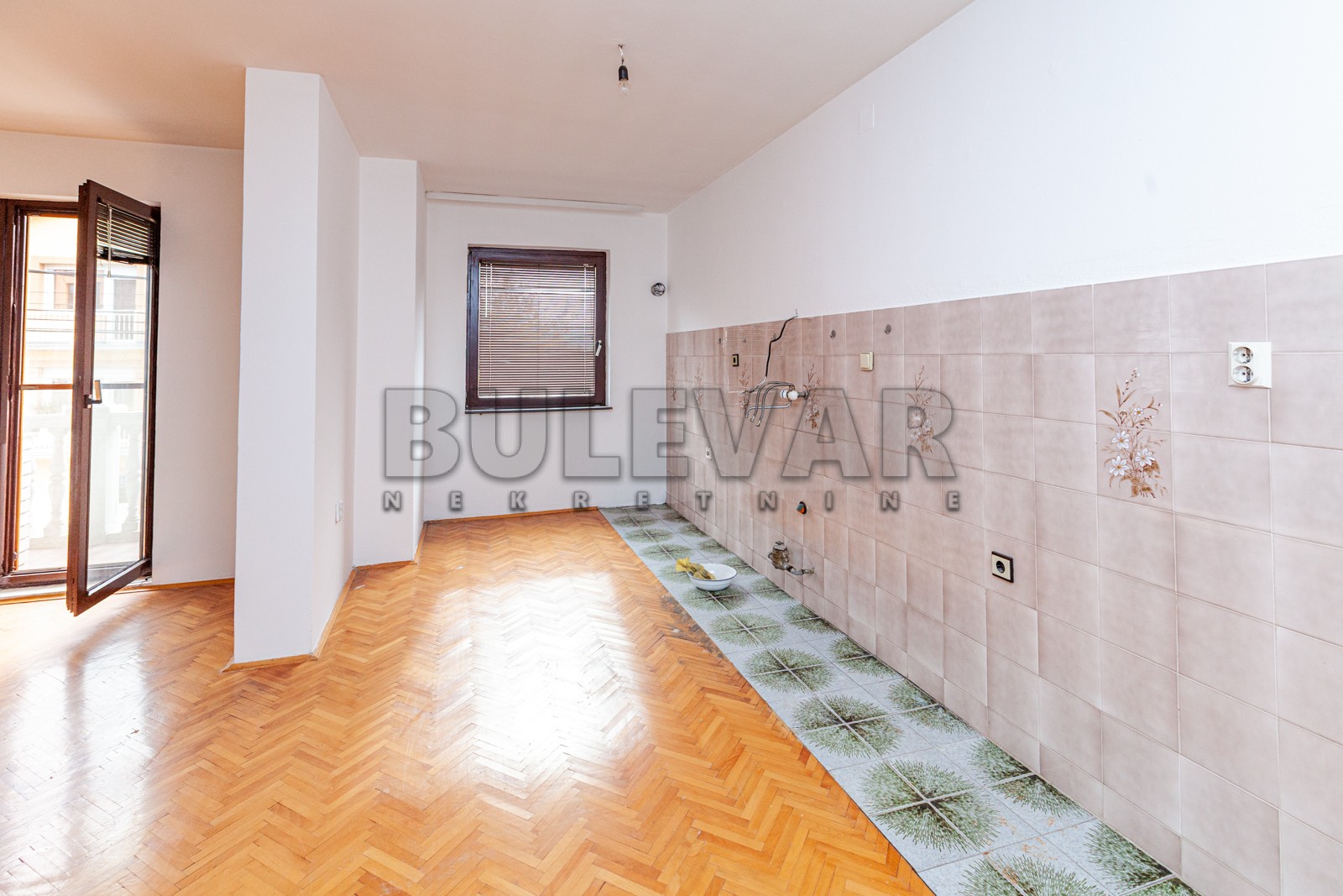 četvorosobna kuća, 560 m2, Pantelej, Krfska ID: p-04579 23