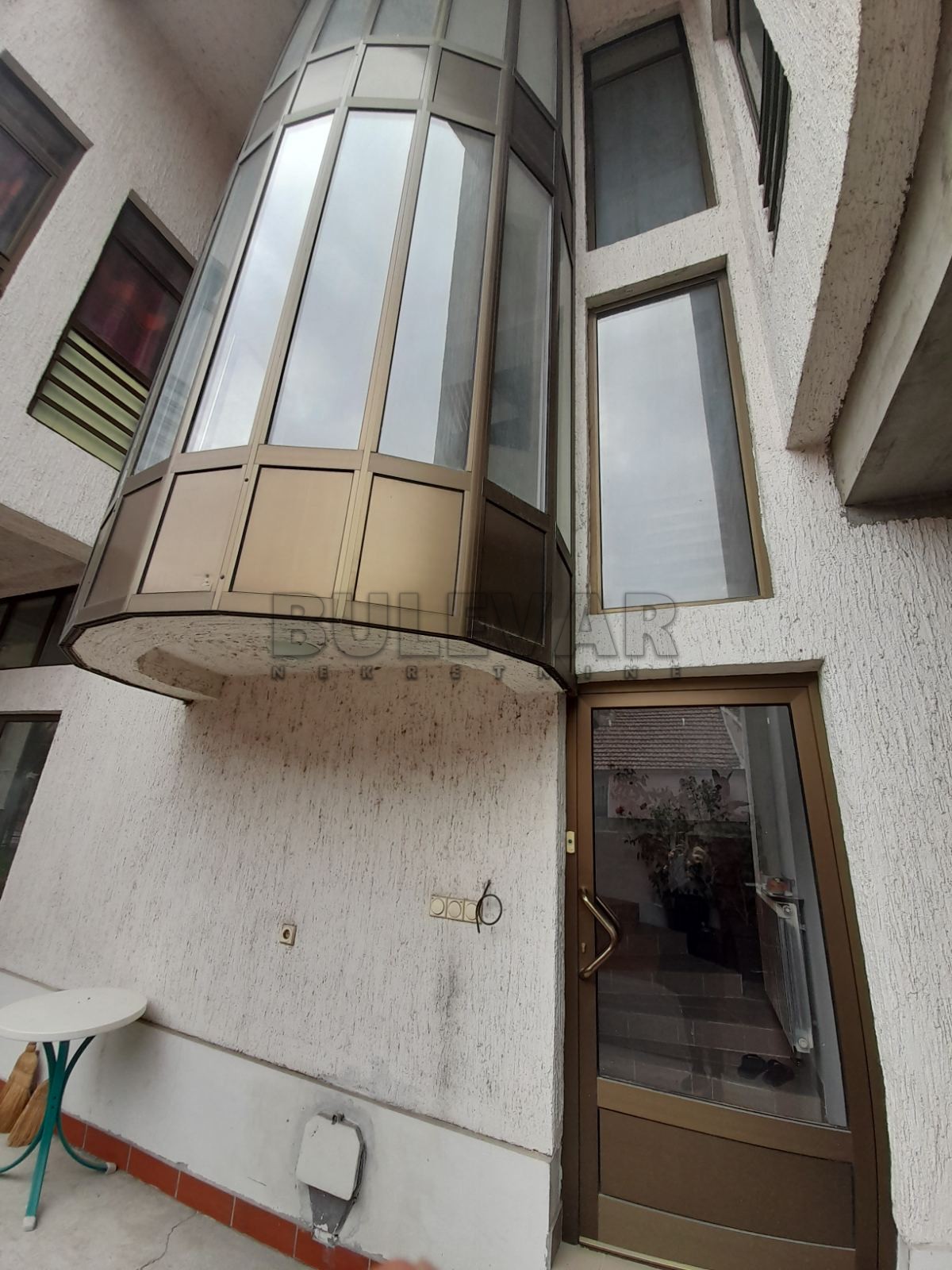 četvorosobna kuća, 570 m2, Centar, Cara Lazara ID: i-07197 4