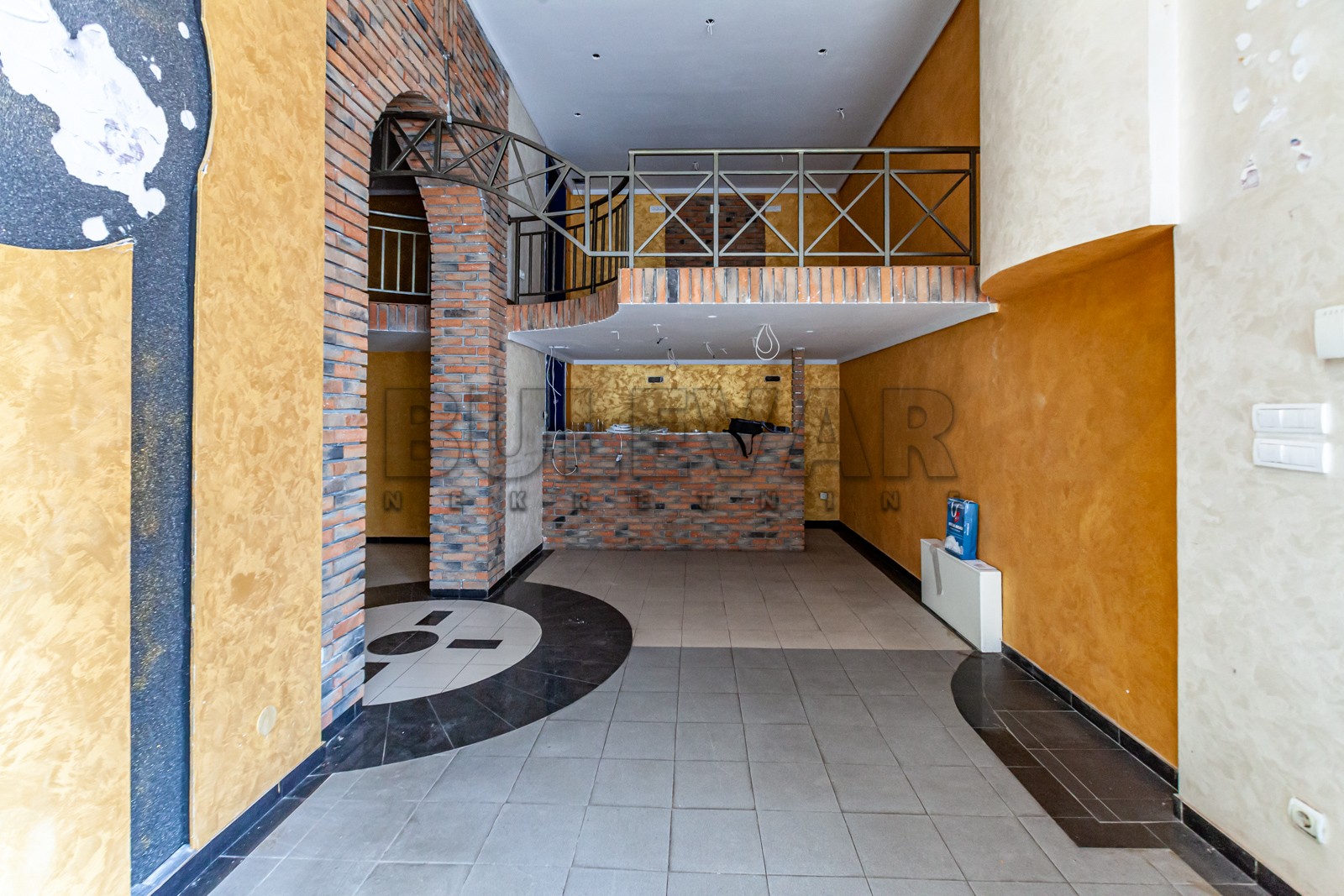 Lokal, 100 m2, Crveni Pevac, Bulevar dr Zorana ID: p-07858 1