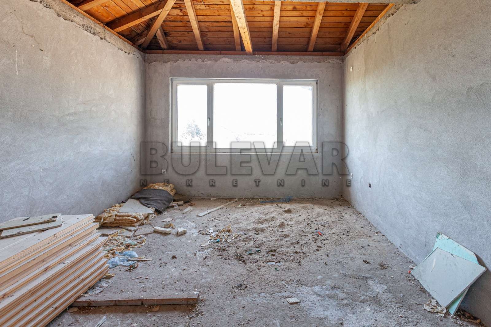 Lokal, 1100 m2, Pukovac ID: i-05840 19