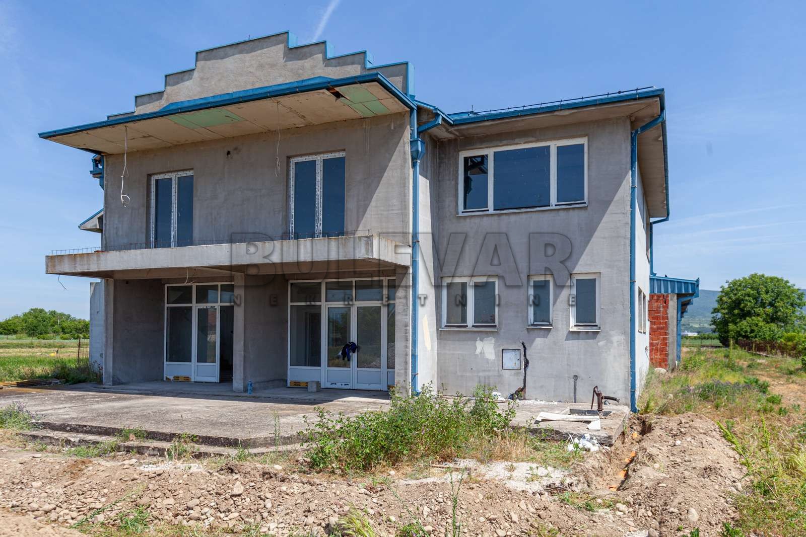 Lokal, 1100 m2, Pukovac ID: i-05840 21