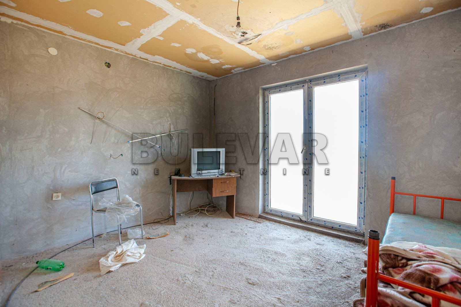 Lokal, 1100 m2, Pukovac ID: i-05840 18