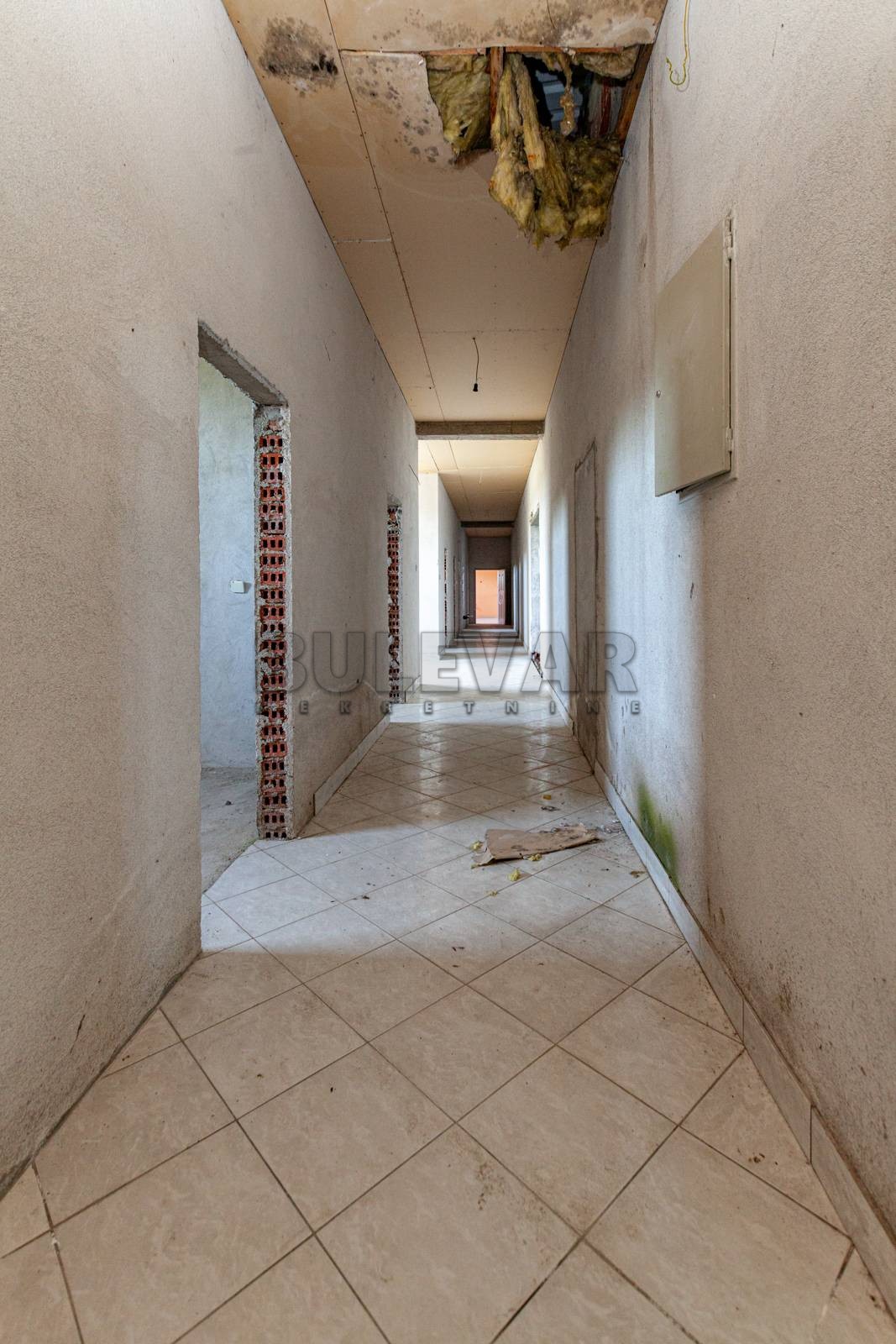 Lokal, 1100 m2, Pukovac ID: i-05840 11