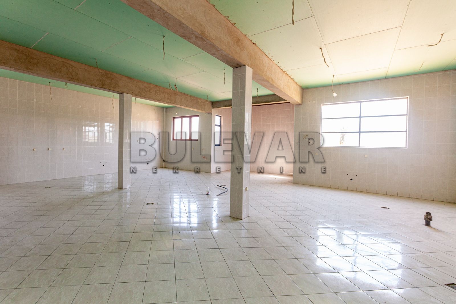 Lokal, 1100 m2, Pukovac ID: i-05840 12