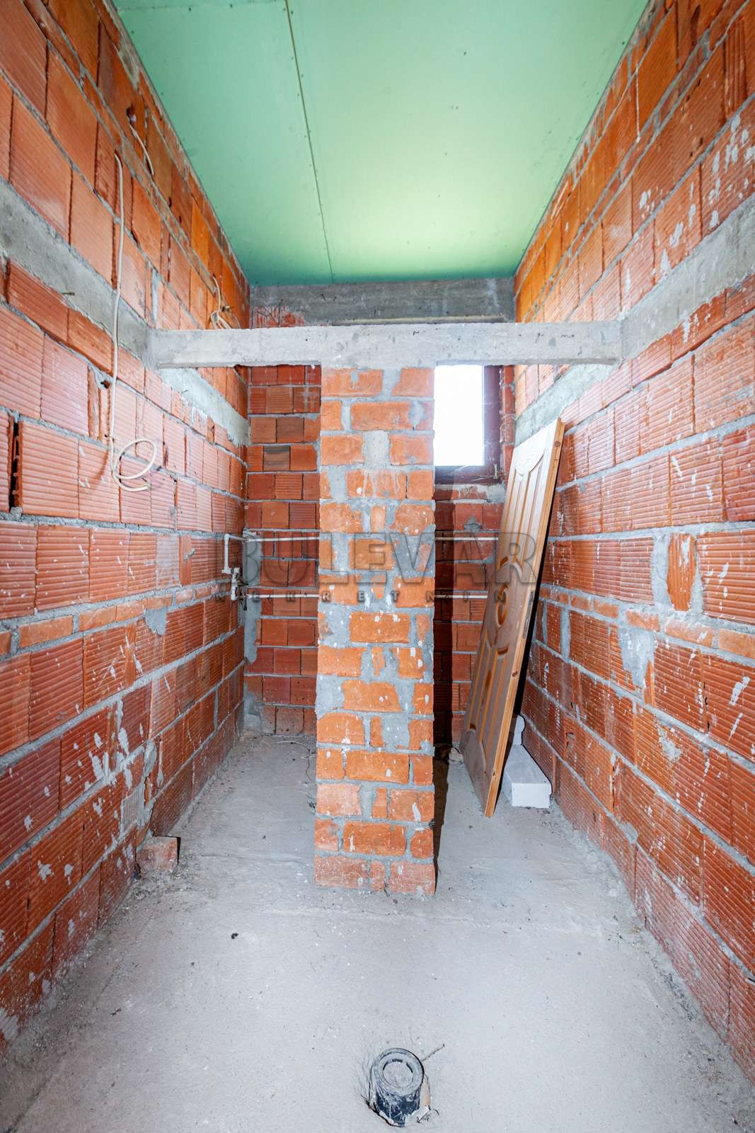 Lokal, 1100 m2, Pukovac ID: i-05840 9