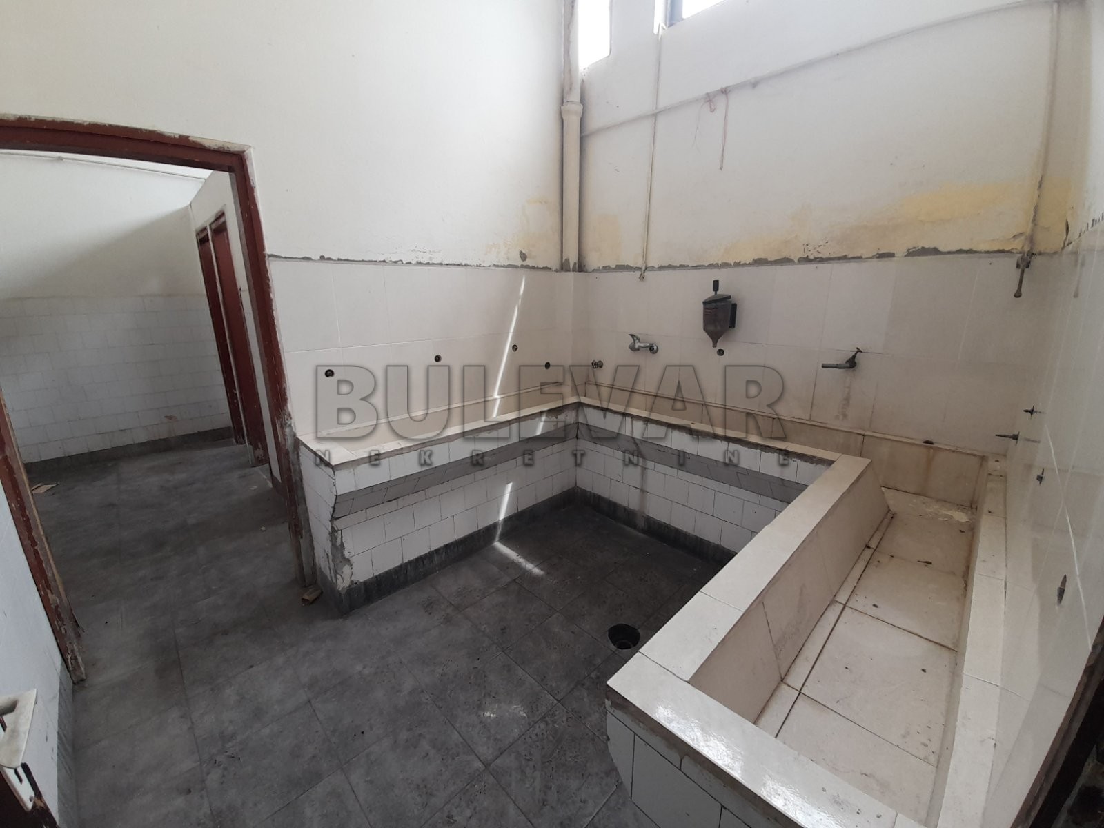 Lokal, 11817 m2, Mramorsko Brdo, Topličkog partizanskog odreda ID: i-09662 9