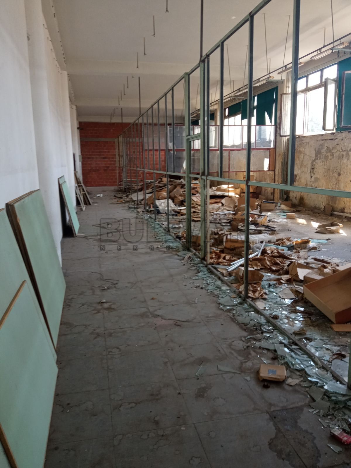 Lokal, 1260 m2, Trošarina, Bulevar svetog cara ID: i-06757 2