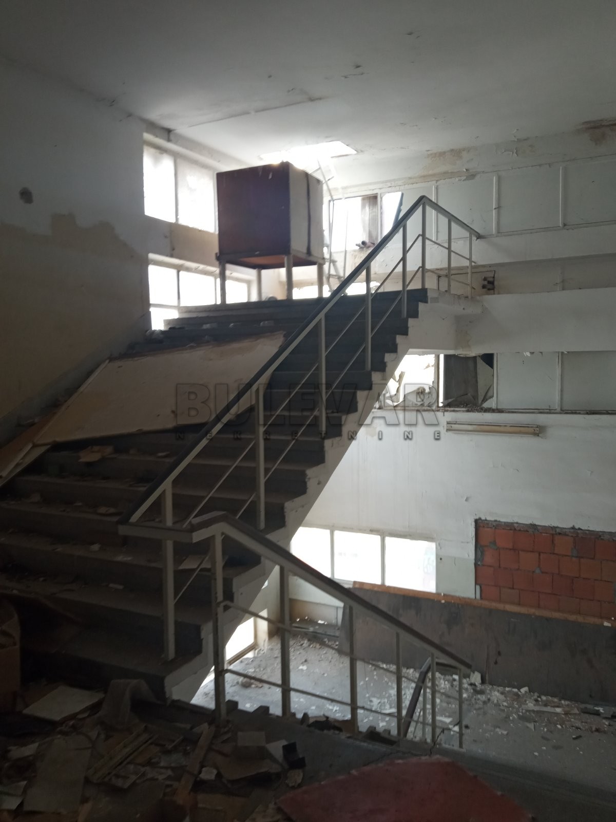 Lokal, 1260 m2, Trošarina, Bulevar svetog cara ID: i-06757 7