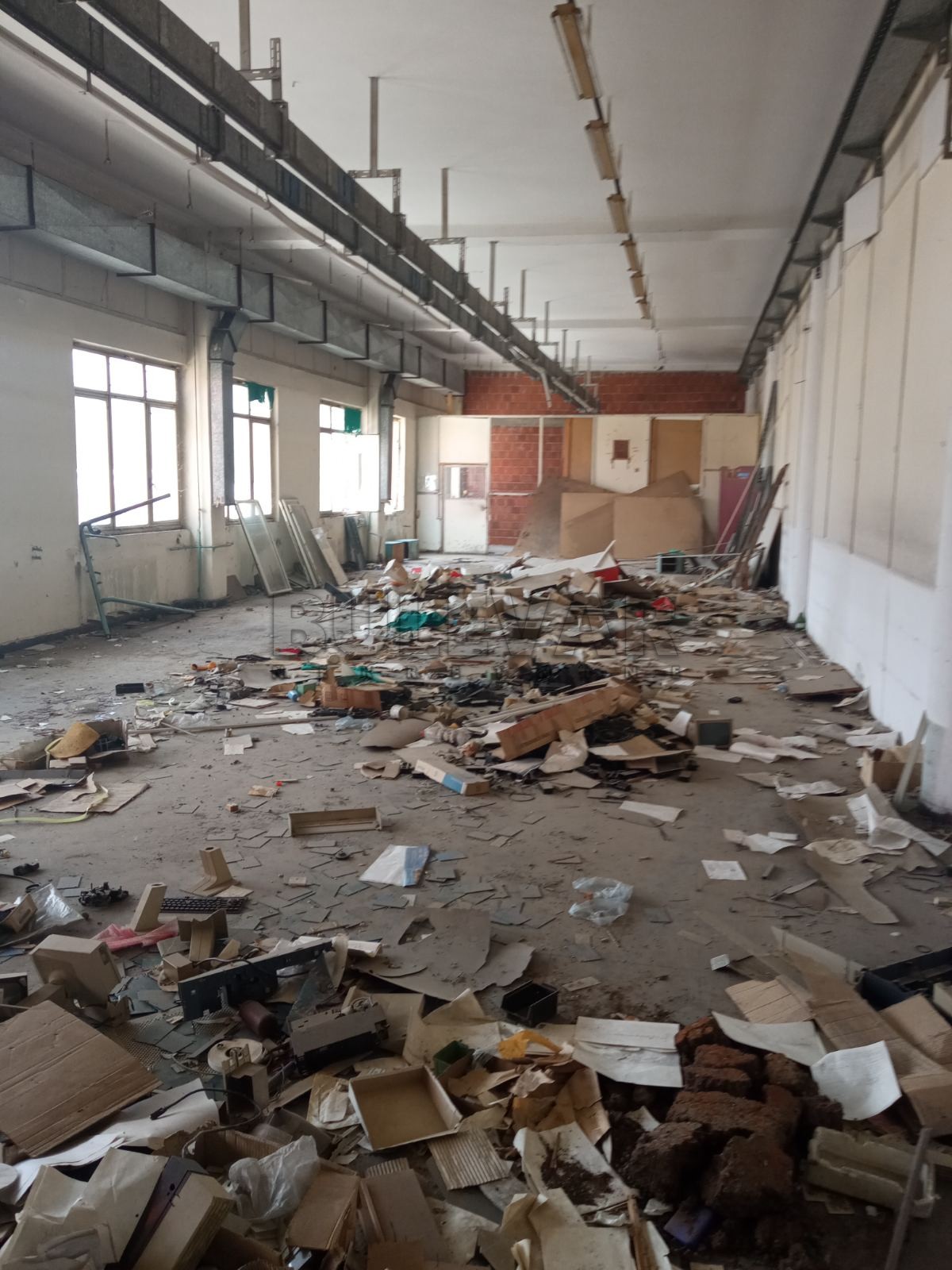 Lokal, 1260 m2, Trošarina, Bulevar svetog cara ID: i-06757 8