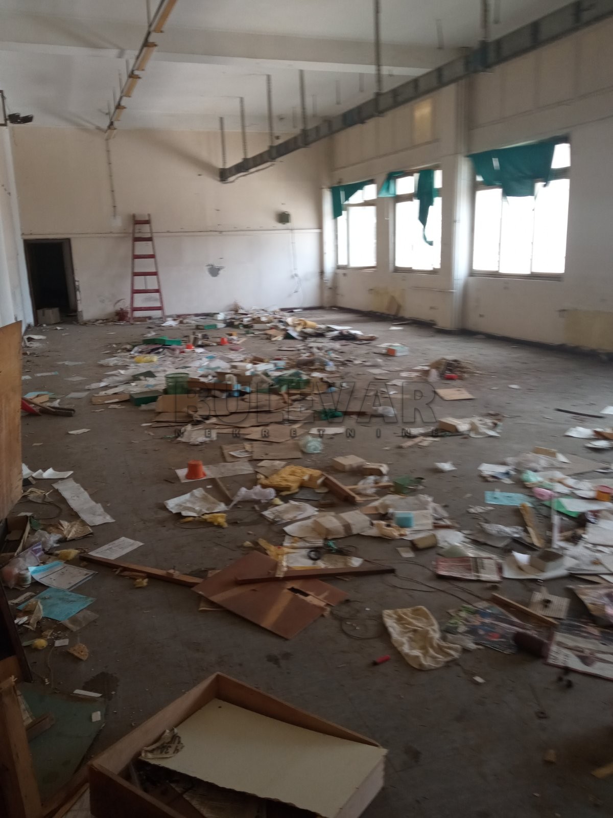 Lokal, 1260 m2, Trošarina, Bulevar svetog cara ID: i-06757 9