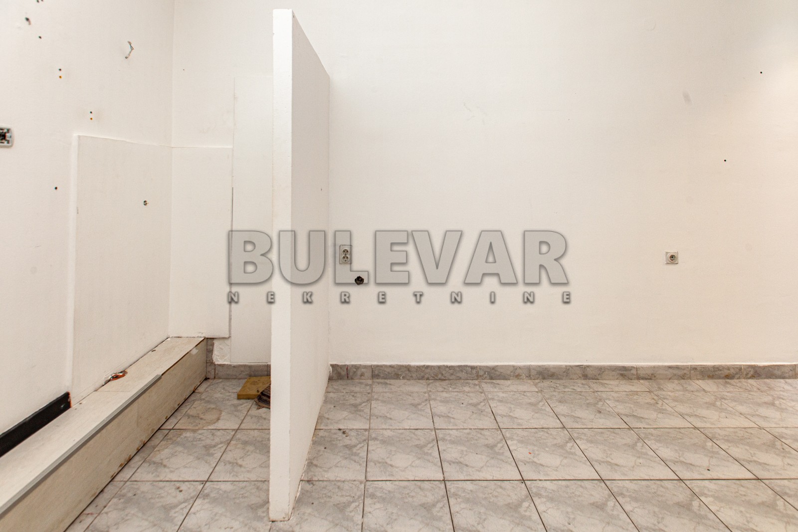 Lokal, 14 m2, Centar, Obrenovićeva ID: p-02521 1