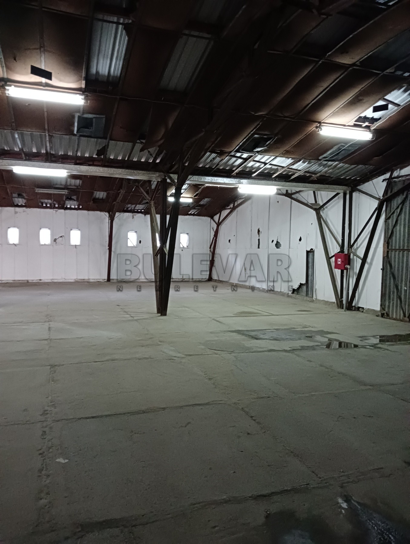 Lokal, 1420 m2, Trošarina, Bulevar svetog cara ID: i-06692 5