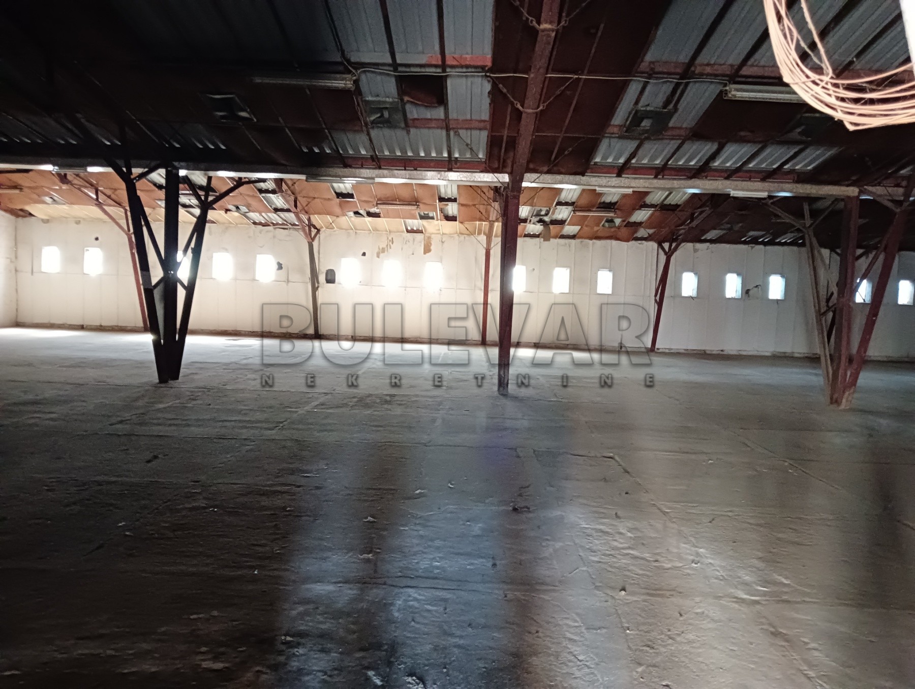 Lokal, 1420 m2, Trošarina, Bulevar svetog cara ID: i-06692 6