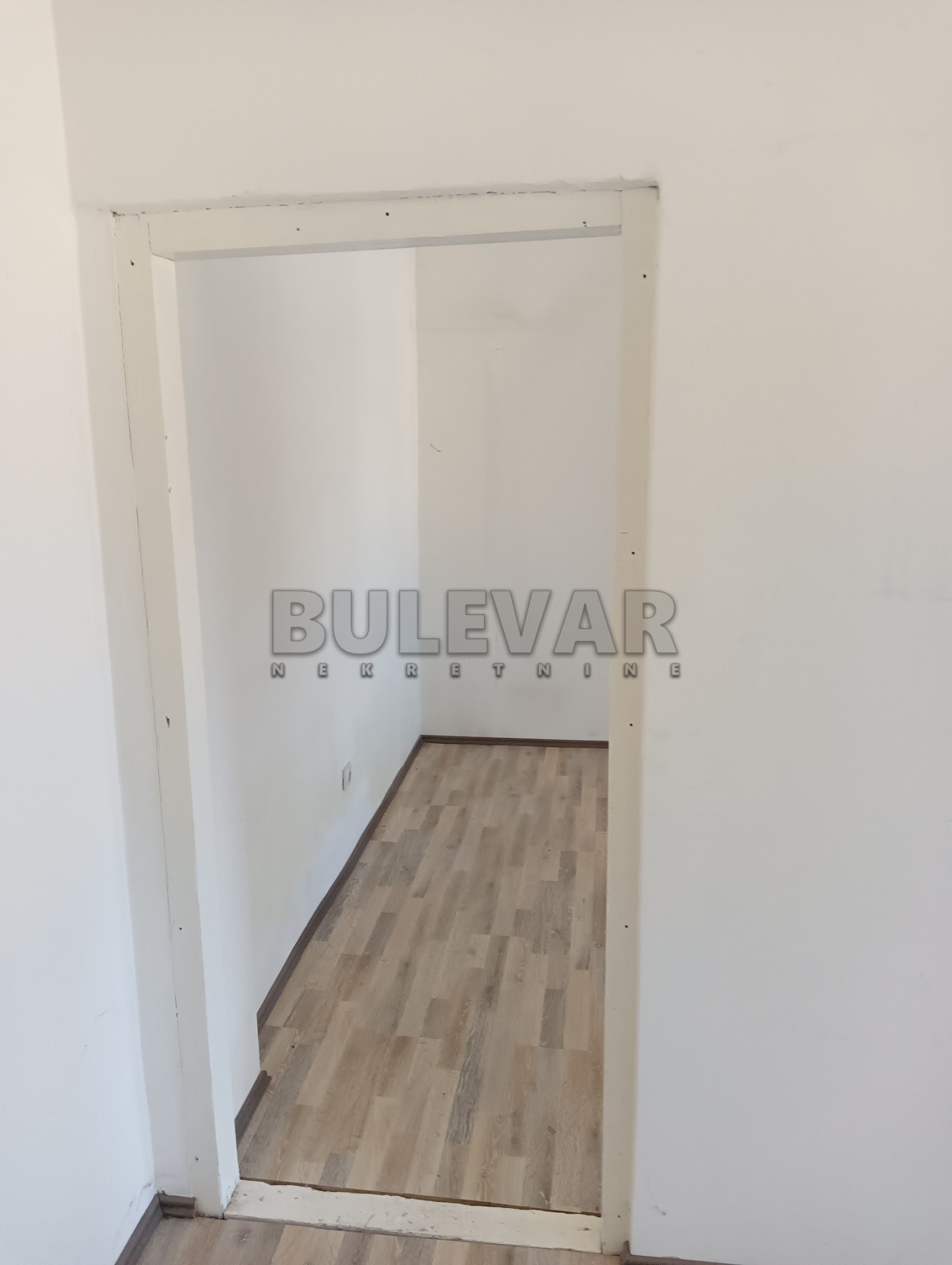Lokal, 1420 m2, Trošarina, Bulevar svetog cara ID: i-06692 8