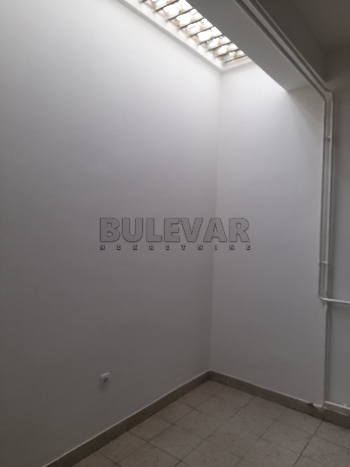 Lokal, 15 m2, Centar, Milutina Markovića ID: p-010735 3