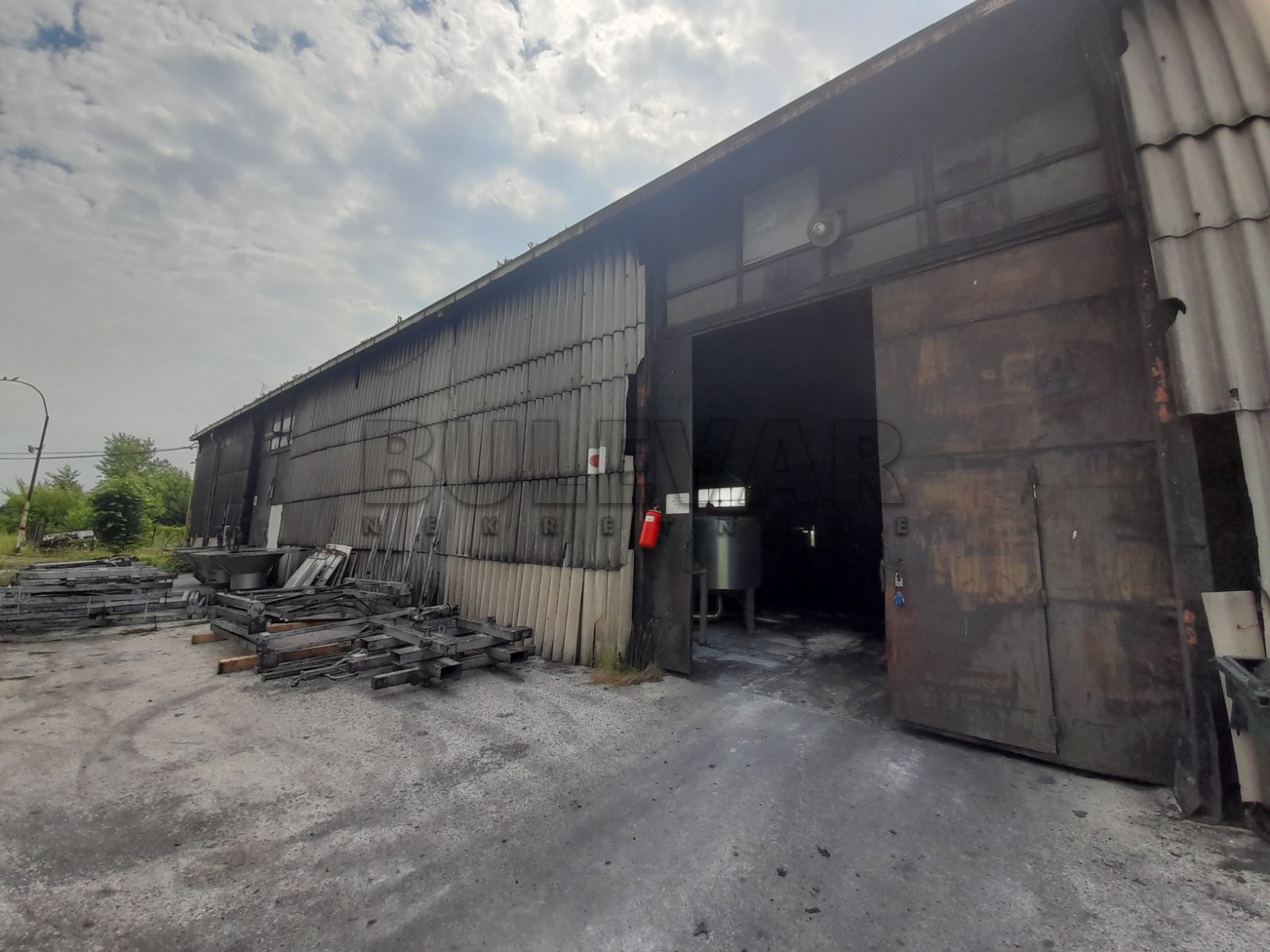 Lokal, 1560 m2, Mramorsko Brdo, Topličkog partizanskog odreda ID: i-09667 1