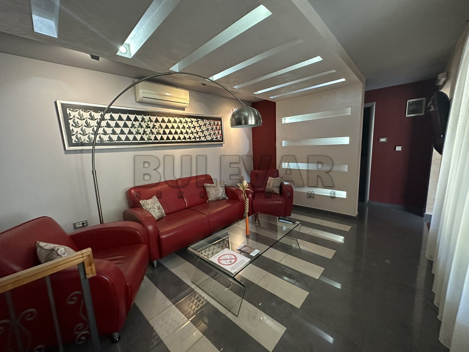 Lokal, 200 m2, Centar, Jeronimova ID: i-09200 2