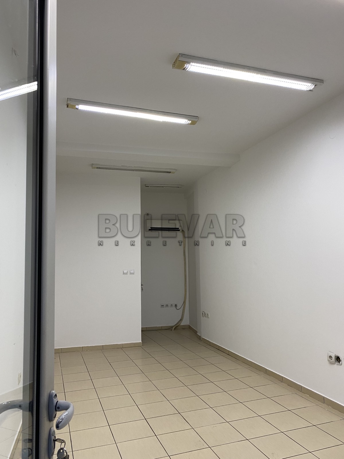 Lokal, 21 m2, Centar, Miloja Pavlovića ID: p-010200 1