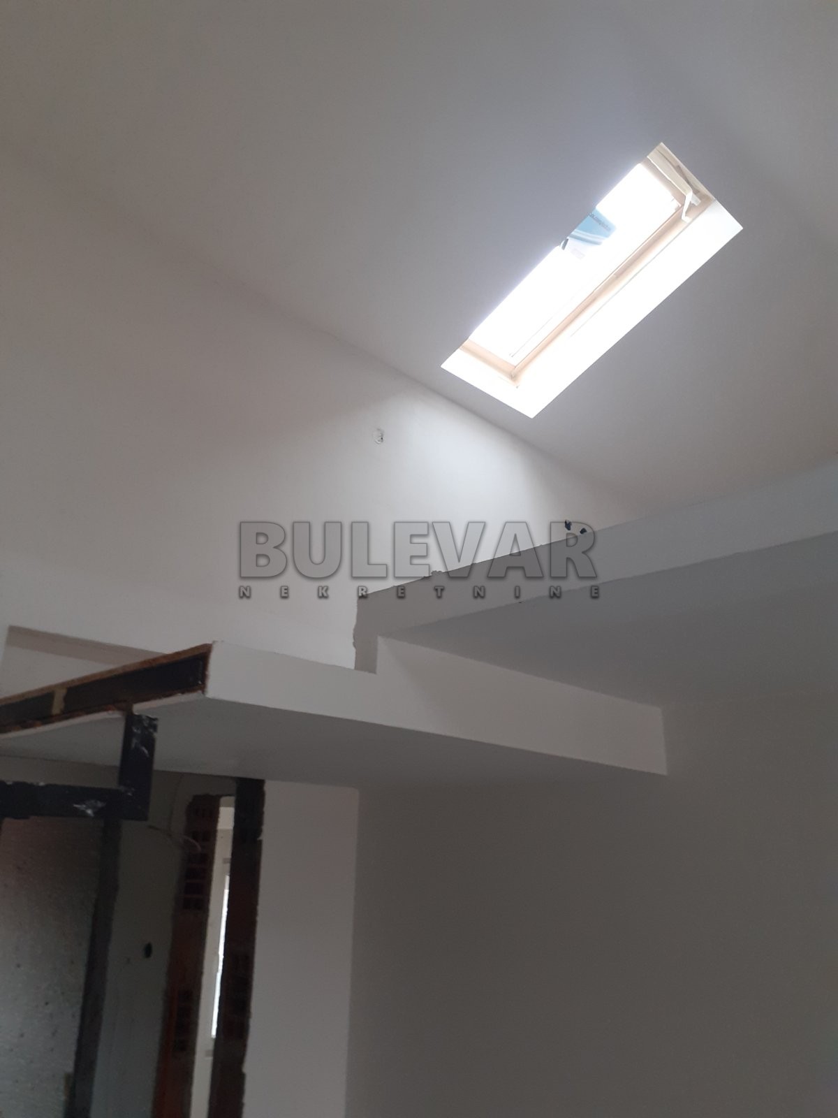 Lokal, 250 m2, Durlan, Matejevački put ID: i-04334 2