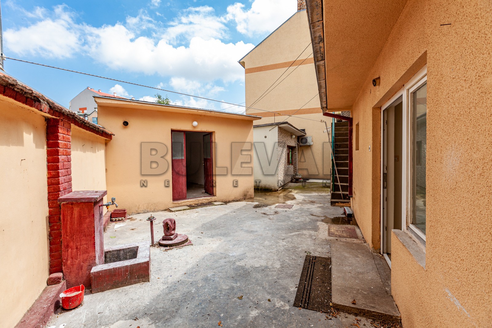 Lokal, 250 m2, Filozofski fakultet, Prvomajska ID: i-03801 26