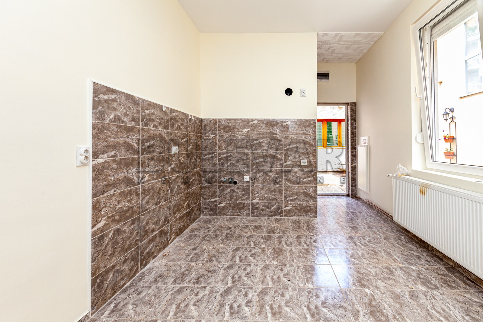 Lokal, 250 m2, Filozofski fakultet, Prvomajska ID: i-03801 15