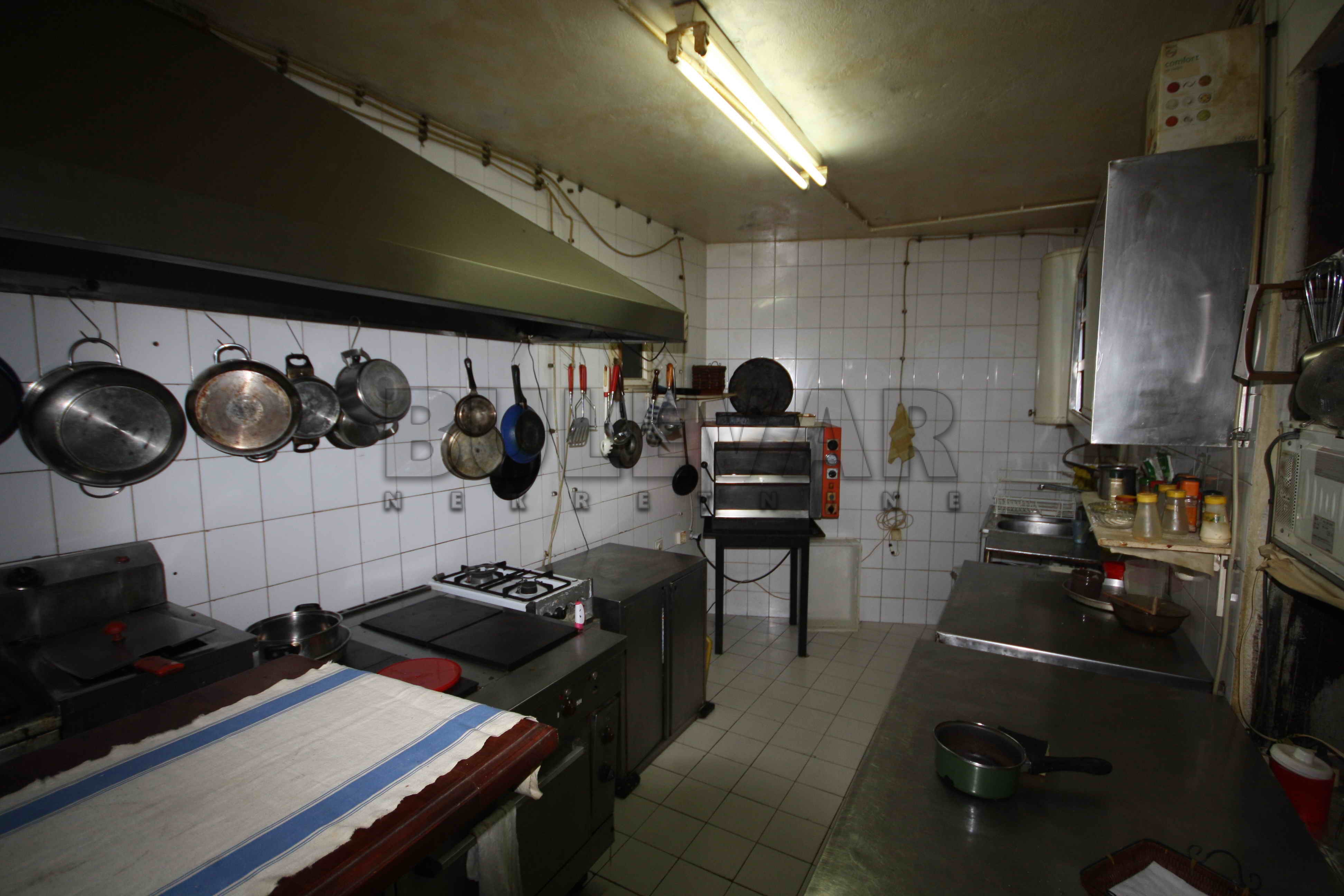 Lokal, 280 m2, Bulevar Nemanjića, Svetosavska ID: p-02001 7