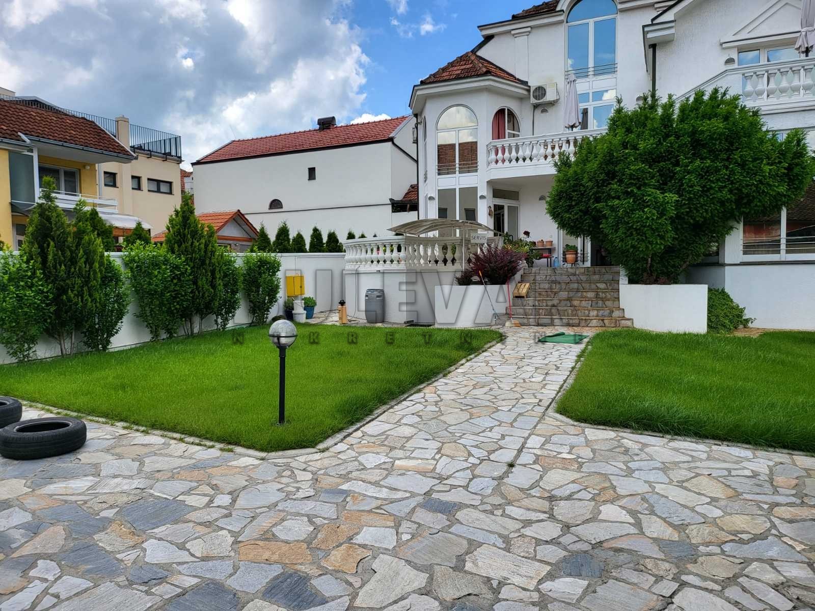 Lokal, 300 m2, Centar, Karađorđeva ID: i-010642 2