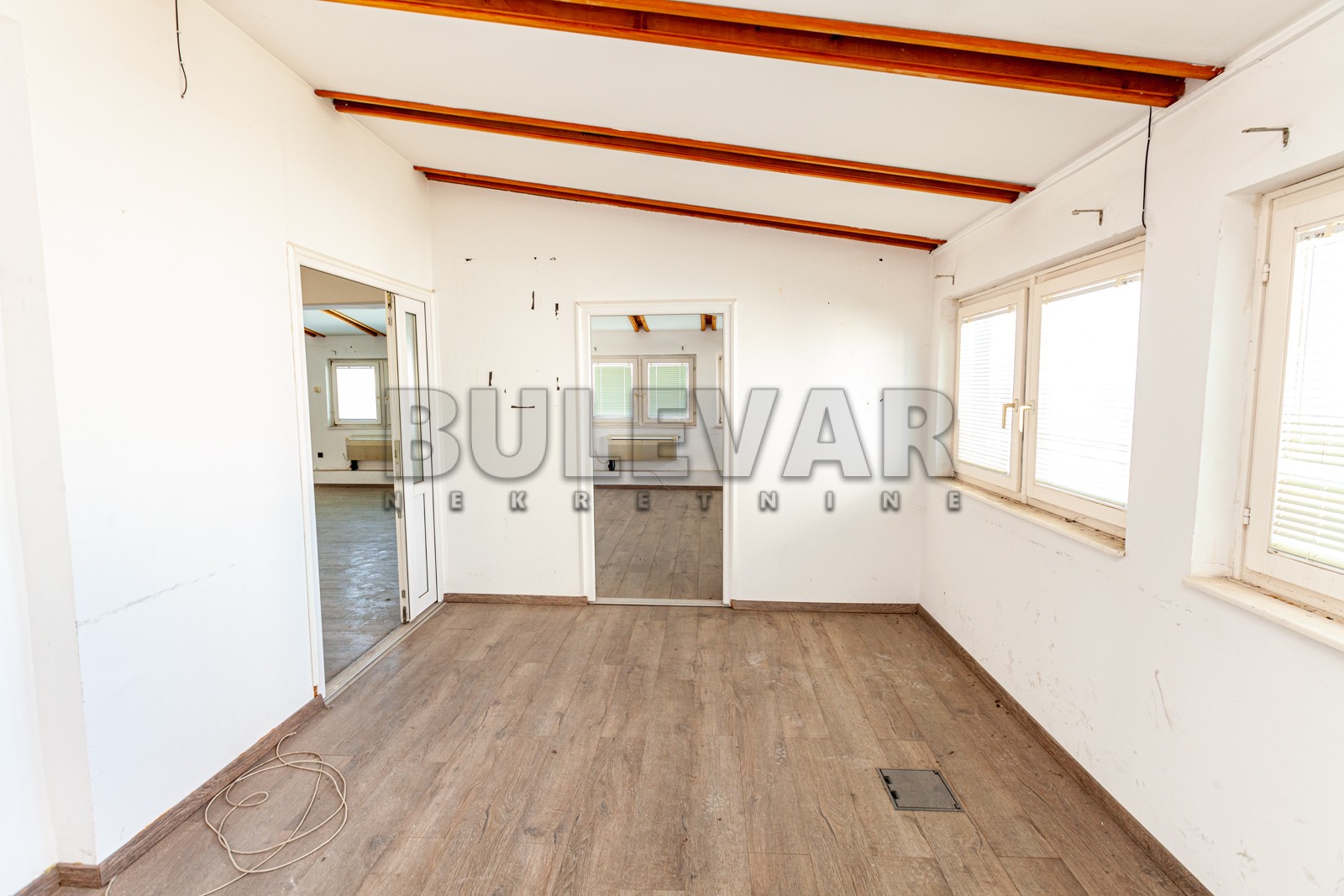 Lokal, 300 m2, Centar, Obrenovićeva ID: i-04429 9