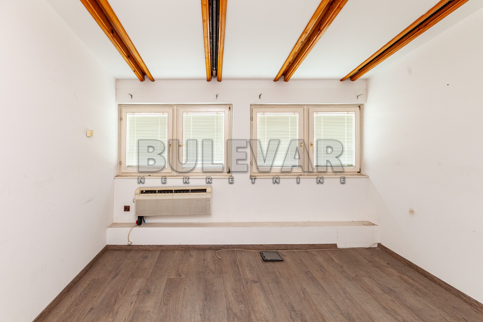 Lokal, 300 m2, Centar, Obrenovićeva ID: i-04429 6