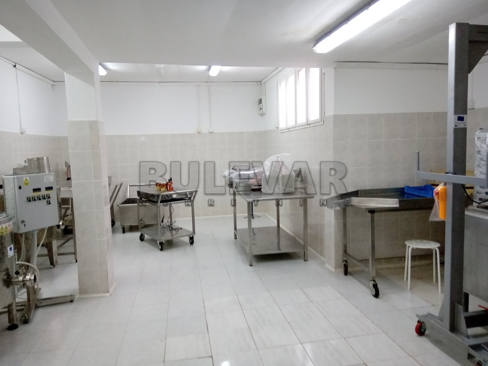 Lokal, 327 m2, Vrtište, Beogradska ID: p-03630 13