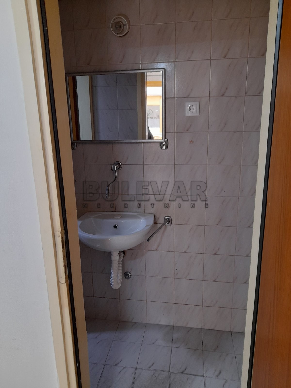 Lokal, 34 m2, Centar, Obrenovićeva ID: p-09500 2