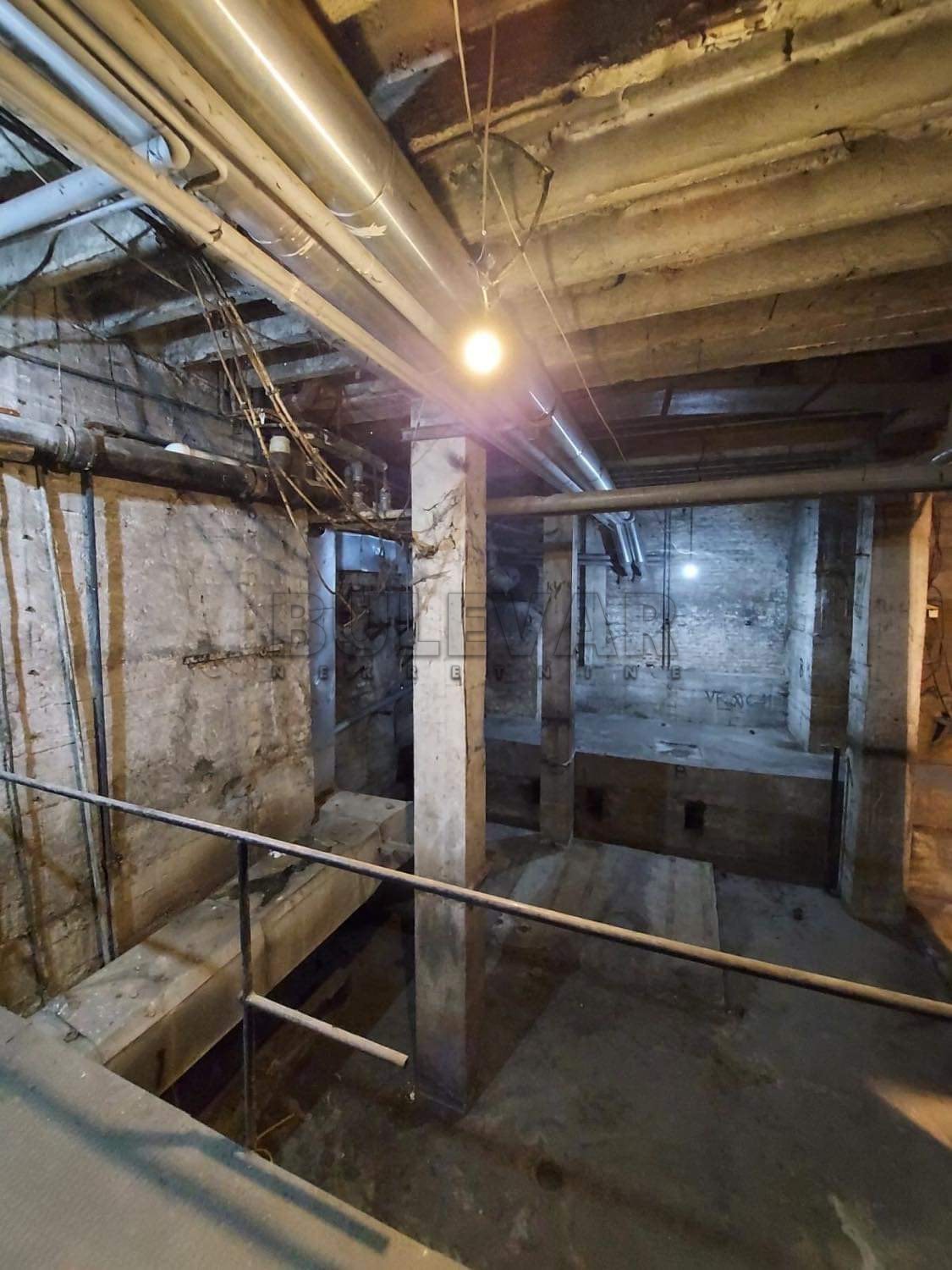 Lokal, 350 m2, Centar, Generala Milojka Lešjanina ID: i-010405 12