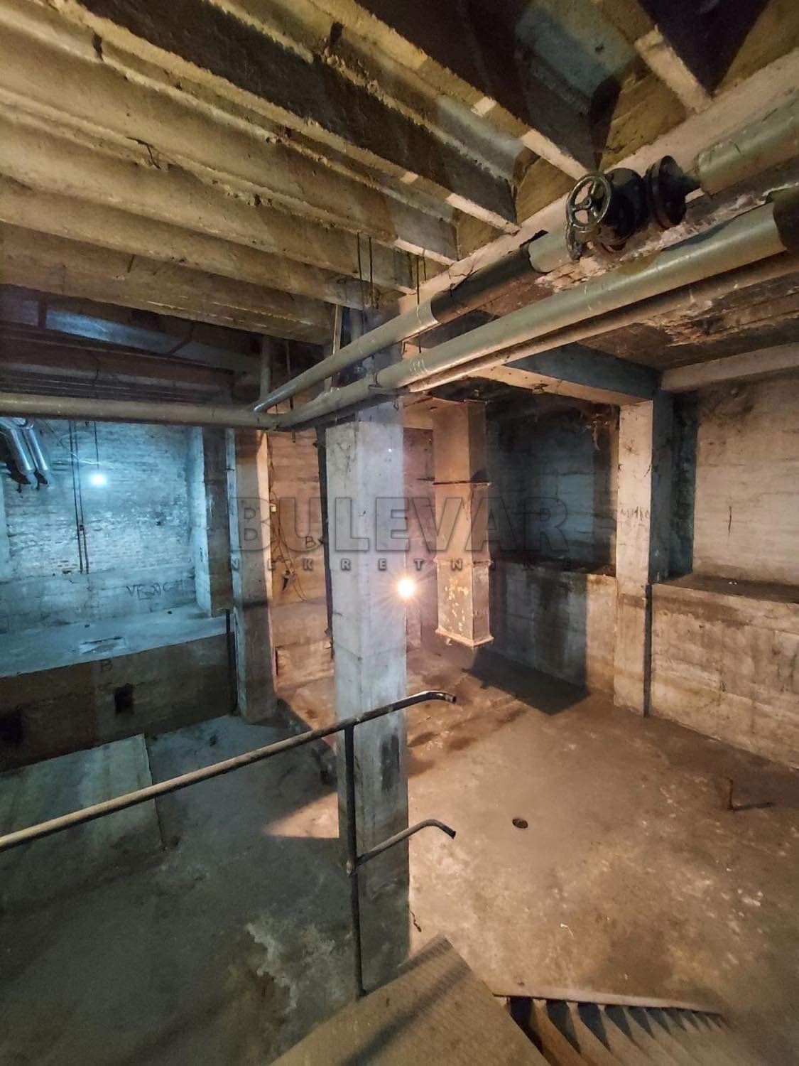 Lokal, 350 m2, Centar, Generala Milojka Lešjanina ID: i-010405 15