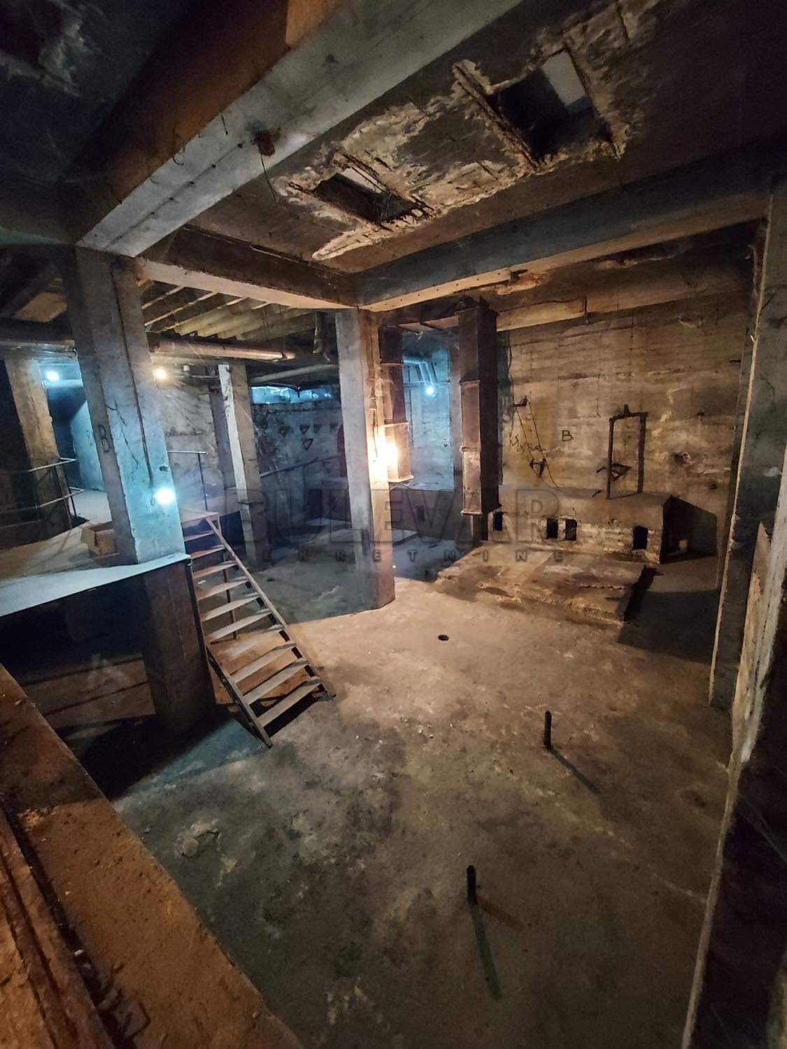 Lokal, 350 m2, Centar, Generala Milojka Lešjanina ID: i-010405 16