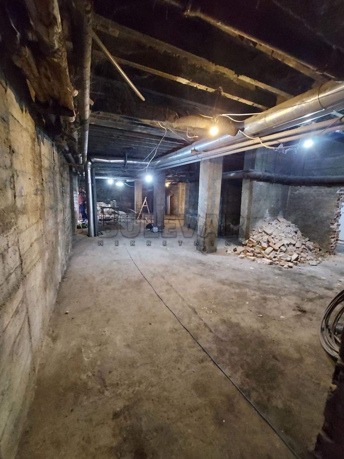 Lokal, 350 m2, Centar, Generala Milojka Lešjanina ID: i-010405 11