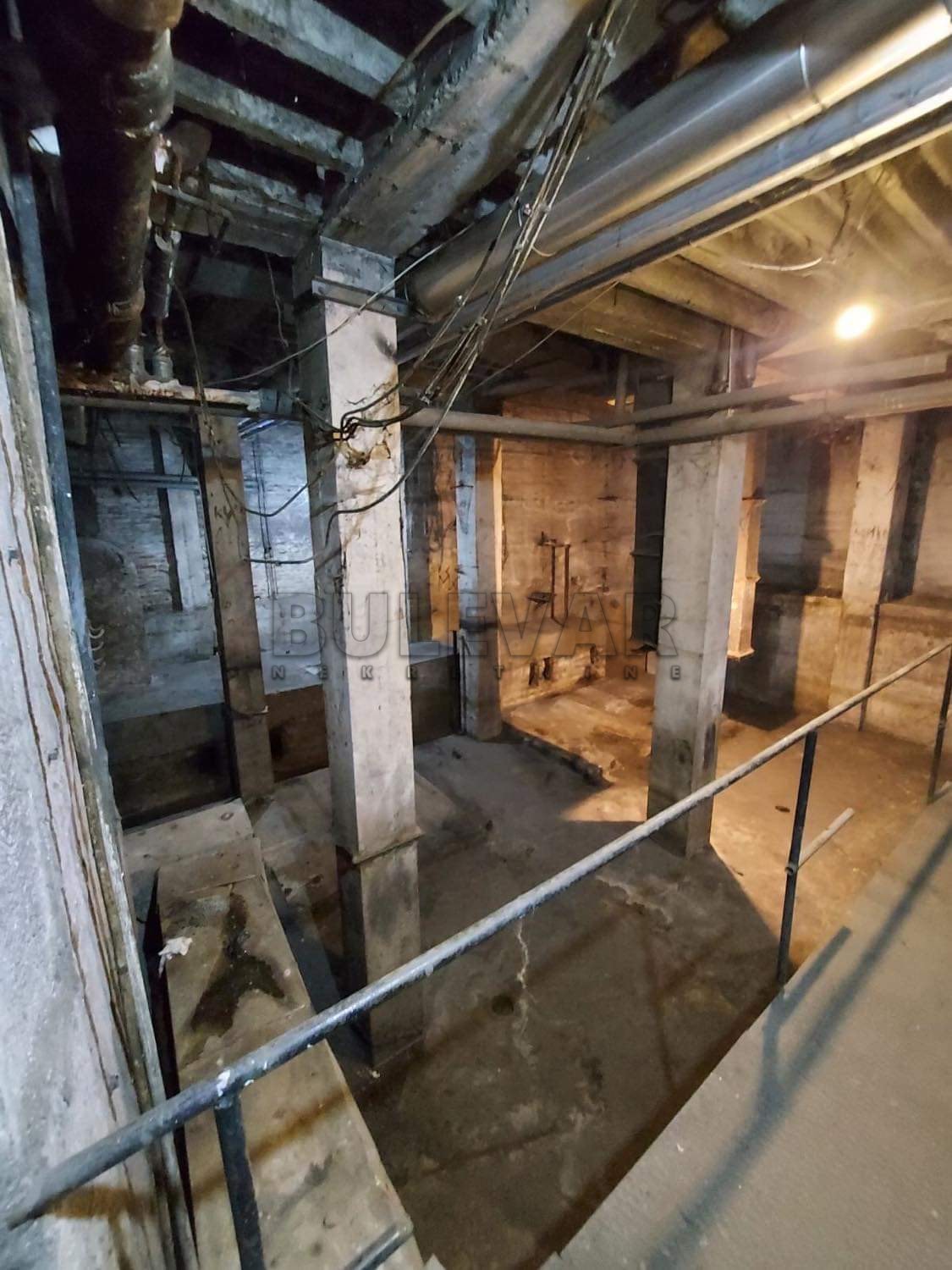 Lokal, 350 m2, Centar, Generala Milojka Lešjanina ID: i-010405 6