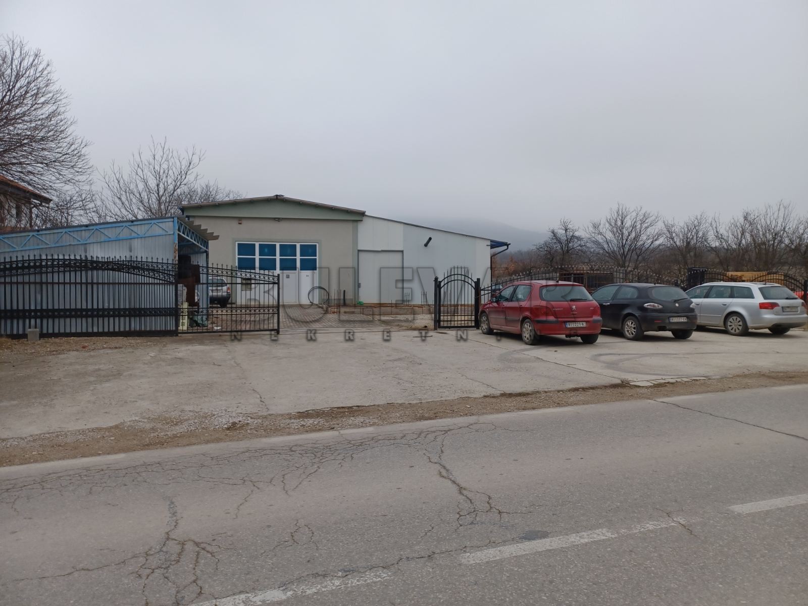 Lokal, 400 m2, Crveni krst, Stevana Sinđelića ID: i-08068 2