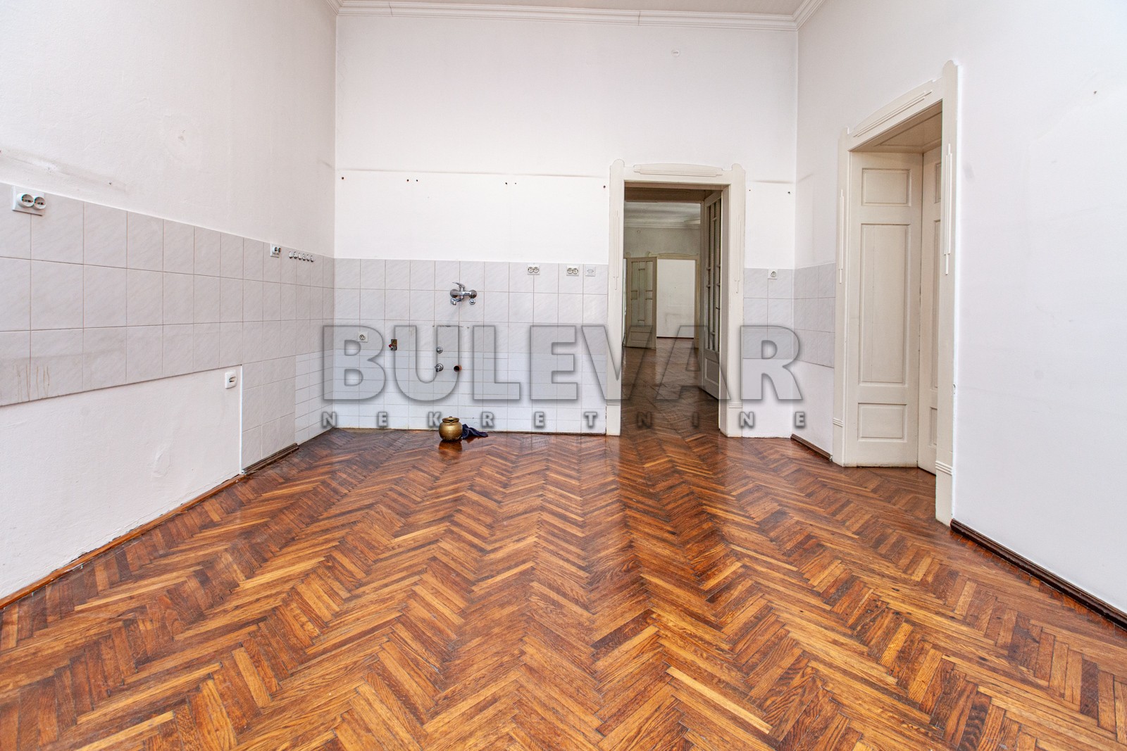 Lokal, 500 m2, Medijana, Svetozara Markovića ID: i-03643 10