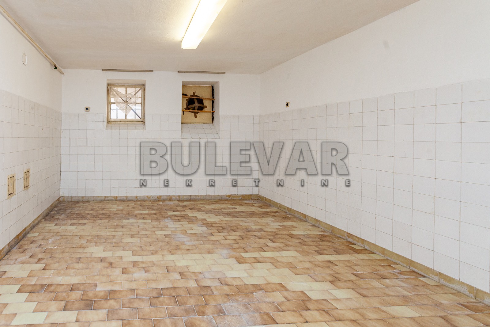 Lokal, 500 m2, Medijana, Svetozara Markovića ID: i-03643 25