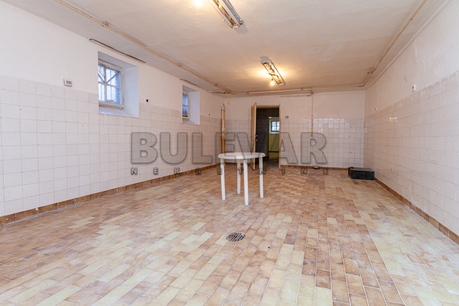 Lokal, 500 m2, Medijana, Svetozara Markovića ID: i-03643 27