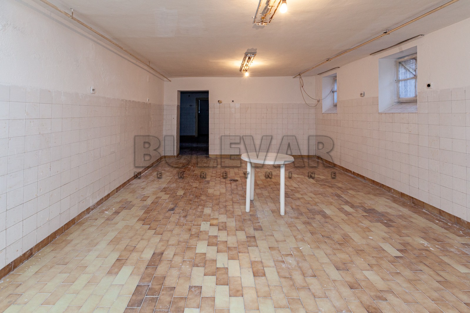 Lokal, 500 m2, Medijana, Svetozara Markovića ID: i-03643 28
