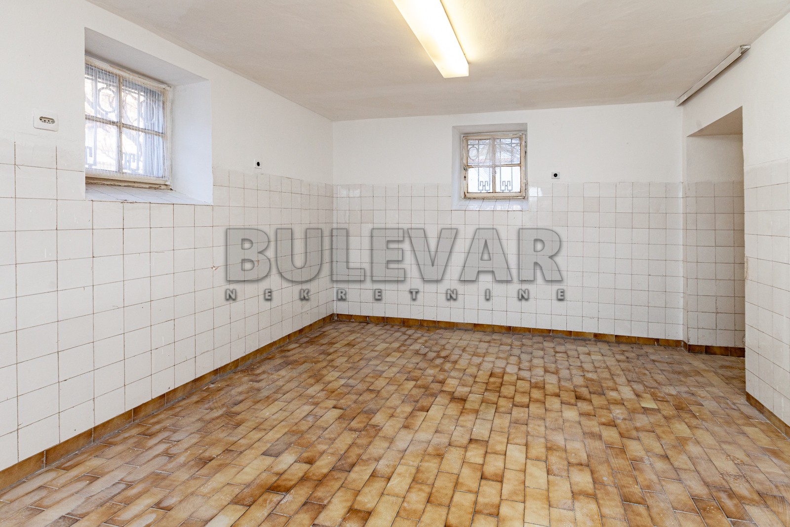 Lokal, 500 m2, Medijana, Svetozara Markovića ID: i-03643 29