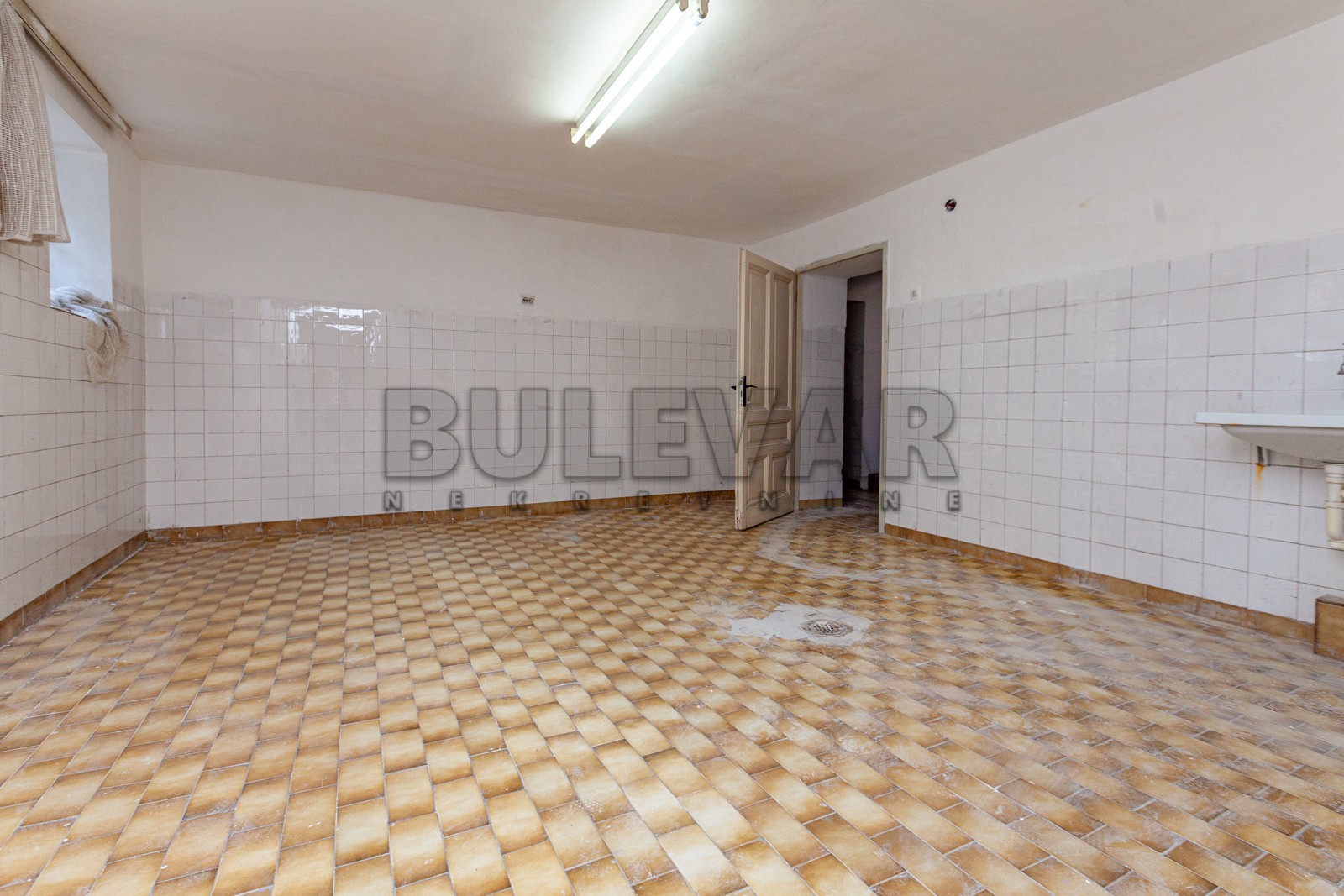 Lokal, 500 m2, Medijana, Svetozara Markovića ID: i-03643 30