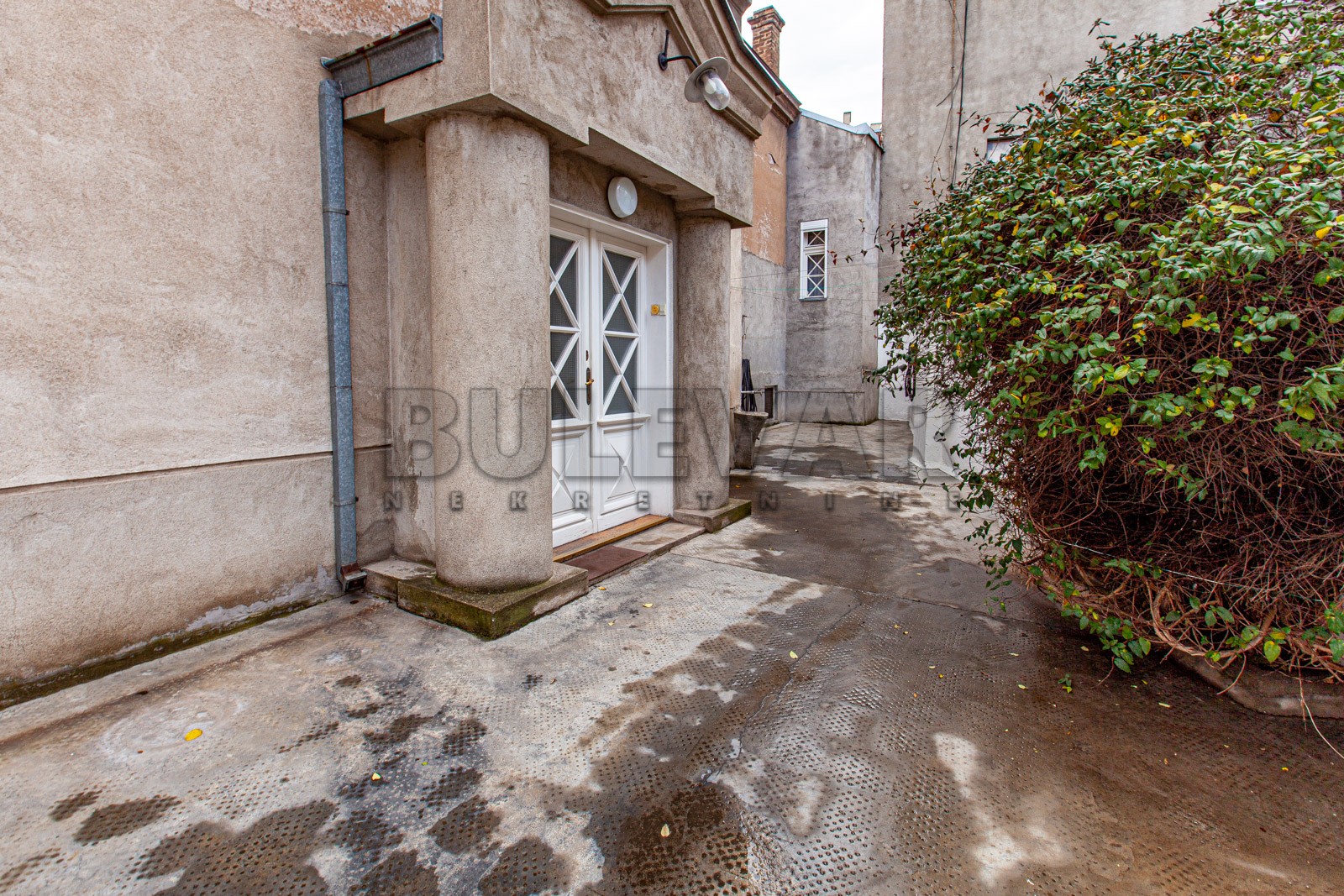 Lokal, 500 m2, Medijana, Svetozara Markovića ID: i-03643 19