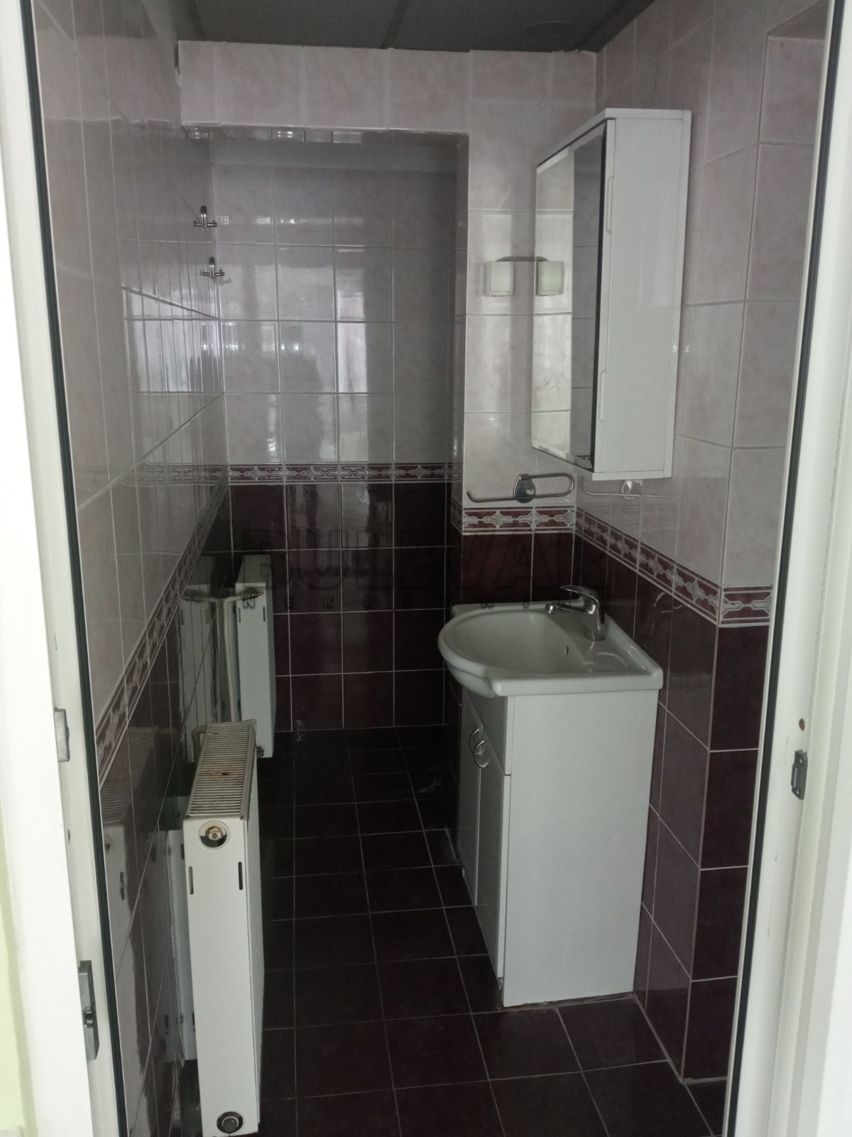 Lokal, 74 m2, Centar, Učitelj Tasina ID: i-07071 12