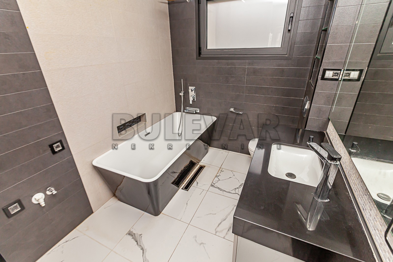 Lokal, 85 m2, Centar, Obrenovićeva ID: i-010389 19