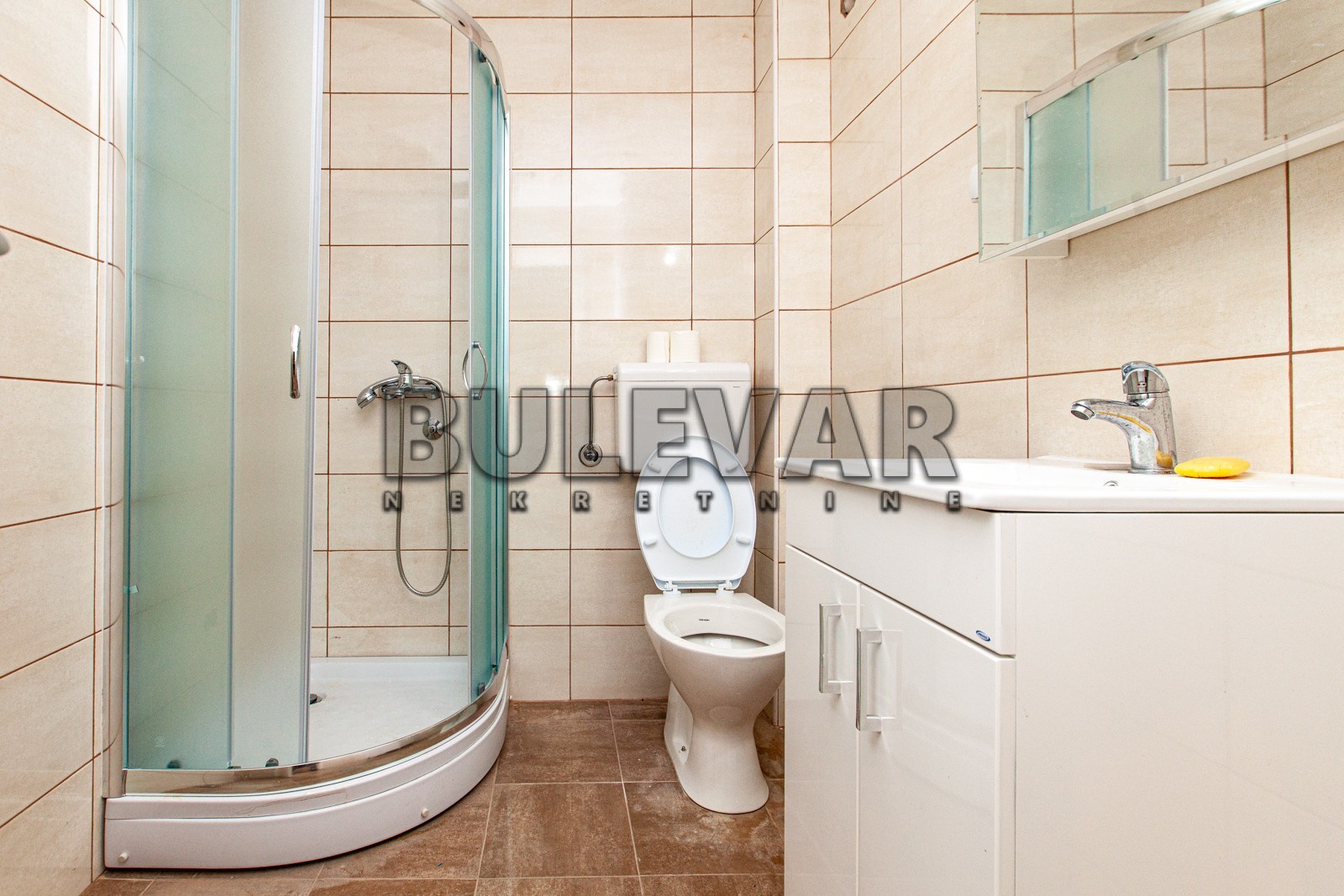 Lokal, 85 m2, Durlan, Donjovrežinska ID: p-08796 8