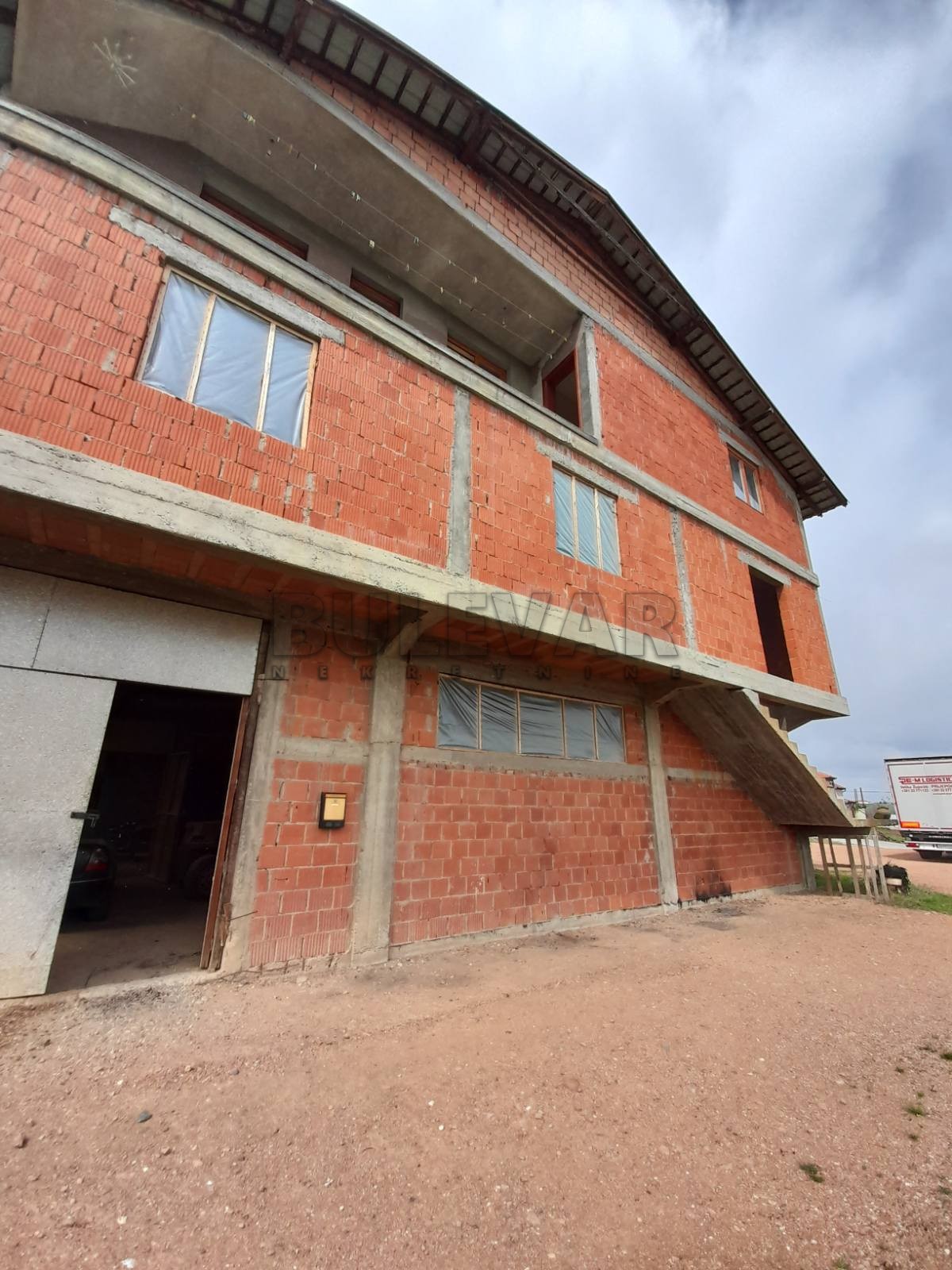 Lokal, 960 m2, Đuriselo, Milovana Pantovića ID: p-08237 8